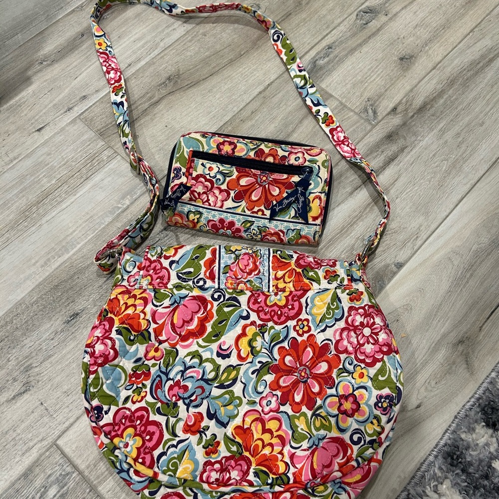 Vera Bradley Floral Patterned Women's Bag and Wallet Set - Picture 2 of 4